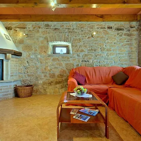 Casa Nadija Babici